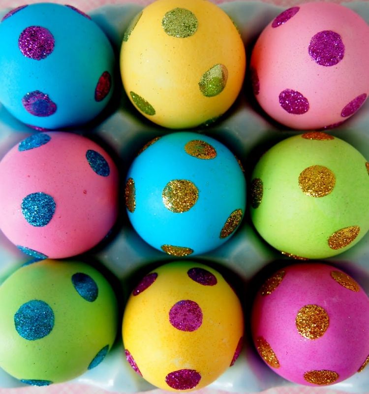 Páscoa-artesanato-crianças-ovos-cores-glitter-cola-colorido-caixa de ovos