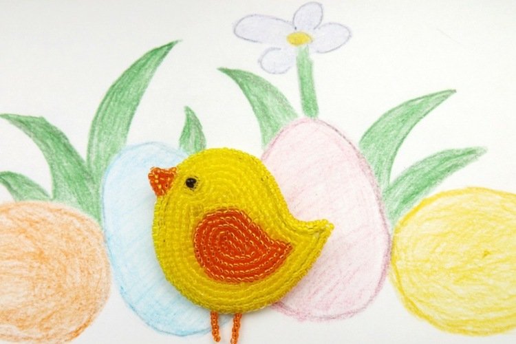 Páscoa-artesanato-com-crianças-pintura-decoração-ovos-de-páscoa-garota