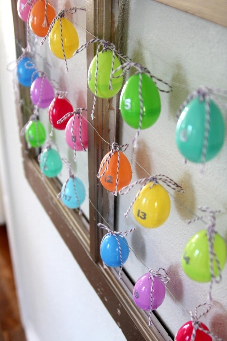 Páscoa artesanato-crianças-artesanato-ideias-ovos-colorido-janela-moldura-fitas