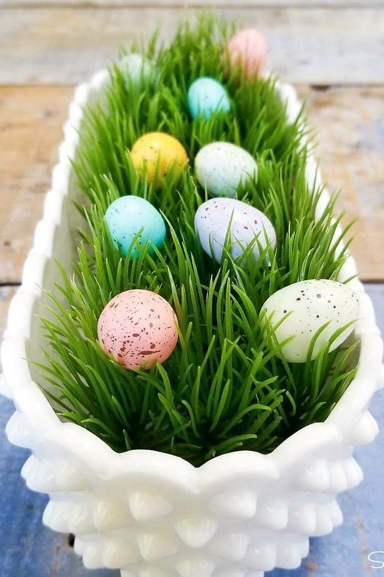 Crie ideias de decoração de Páscoa você mesmo com grama e ovos de Páscoa