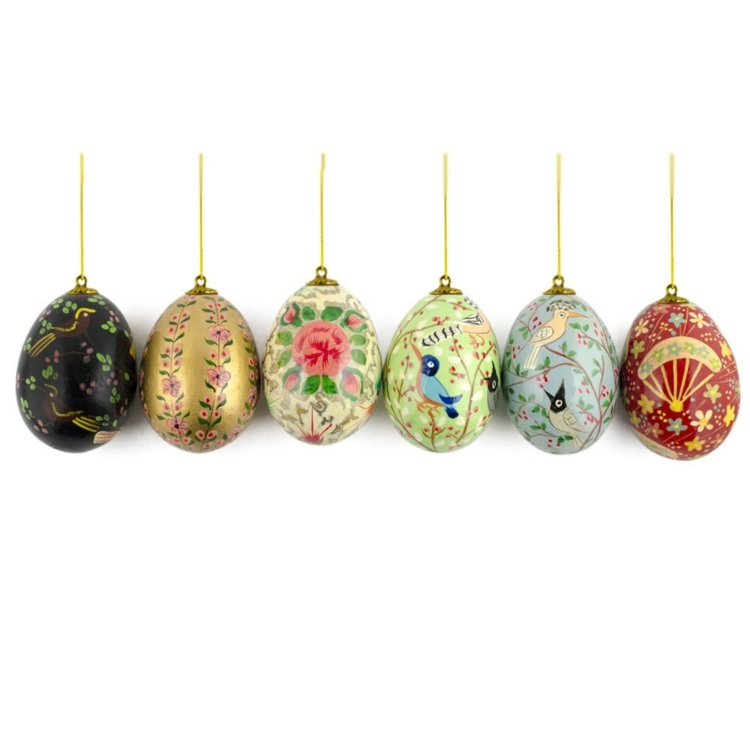 Ovos-de-madeira-com-motivos-e-ornamentos