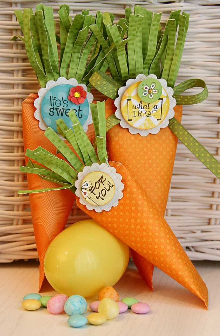 Presentes de Páscoa mexendo saco de açúcar em formato de cenoura para crianças