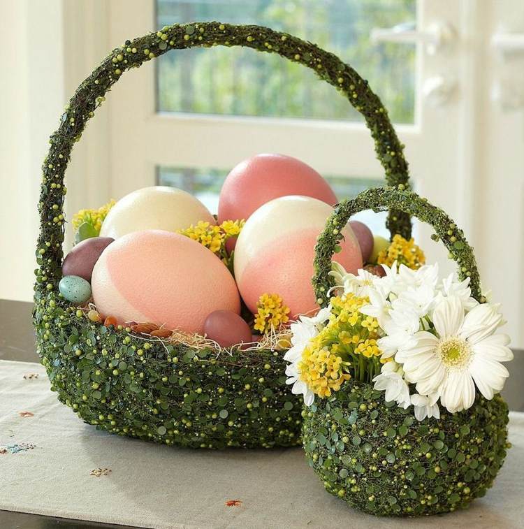 Tinker Easter apresenta cesta de Páscoa Os pais dão ovos de Páscoa arranjar