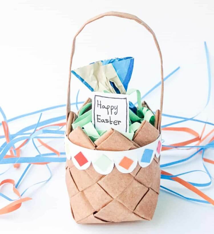 Faça uma cesta feliz para doces e ovos para a Páscoa