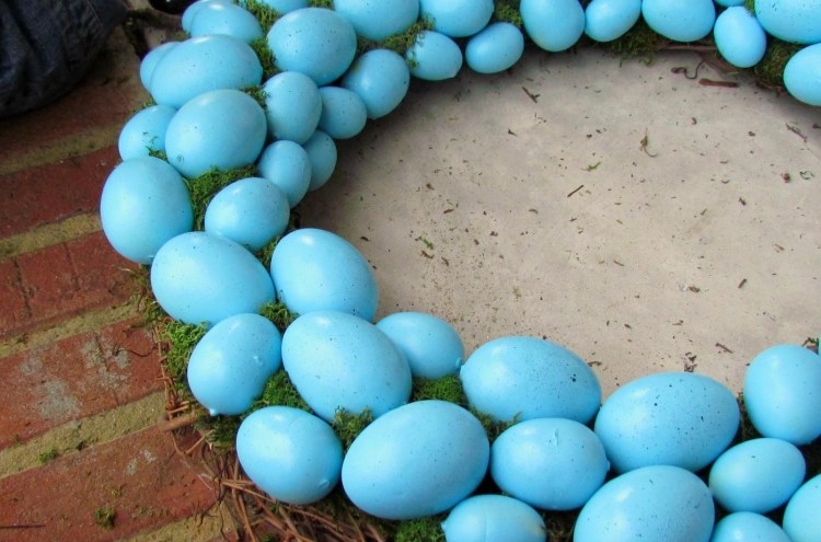 Páscoa-artesanato-ideias-fabricação-pequena-decoração-ovos-musgo-grinalda-mexer