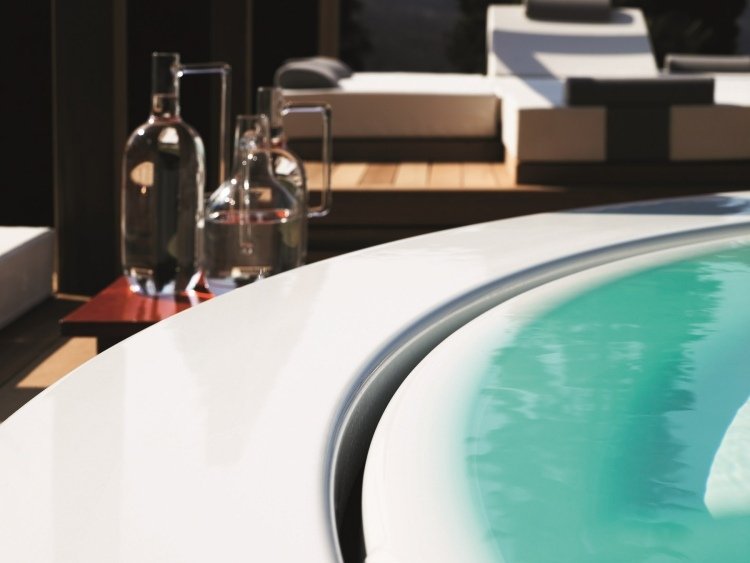 Whirlpool-borda-armazenamento-espaço-branco-redondo-luxo ao ar livre