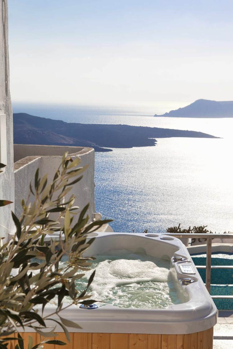 Hidromassagem ao ar livre -view-sea-spruedelwasser-warm-white-wood