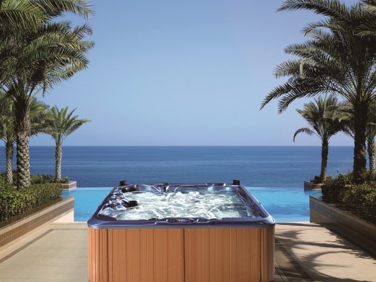 whirlpool-garden-outdoor-palm-plants-seaview-gross-spruedel-water