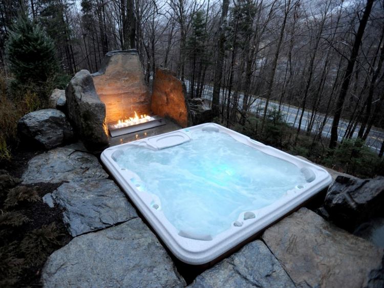 whirlpool-garden-outdoor-evening-forest-rock-water-spruedel-luxury