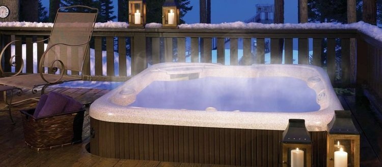 whirlpool-jardim-inverno-água quente-vela-lanterna-luxo-corrimão de madeira