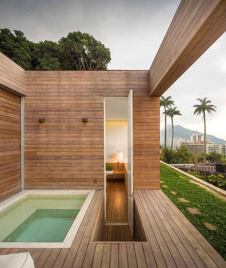 banheira de hidromassagem-jardim-casa-revestimento de madeira-moderna-arquitetura-ao ar livre-luxo