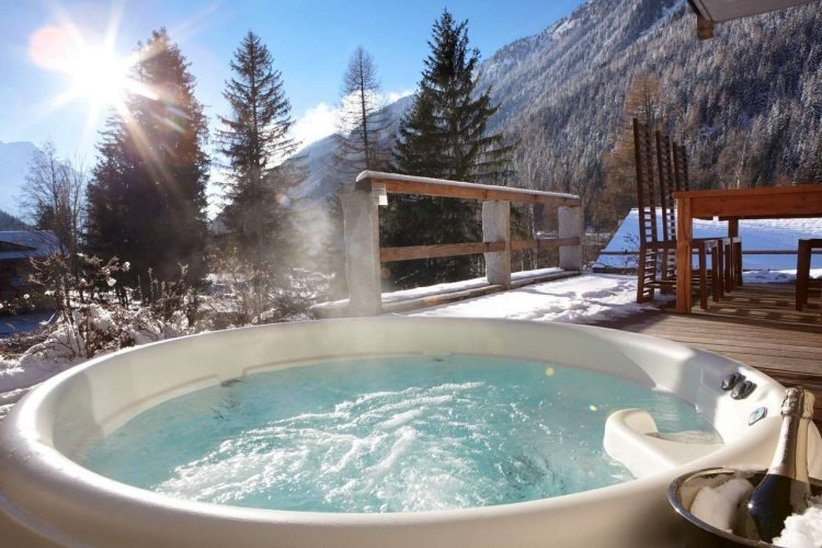whirlpool-garden-mountains-winter-snow-luxury-warm-water-spruedel