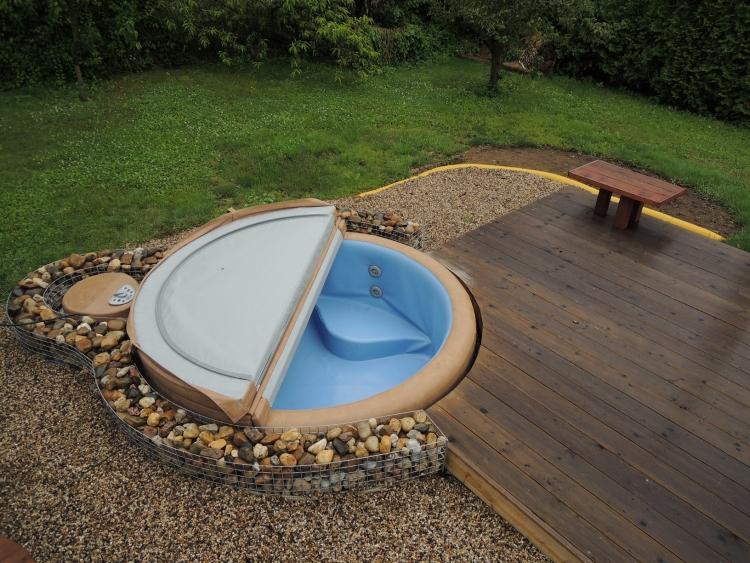 whirlpool-garden-round-cover-system-care-pebble-gramado