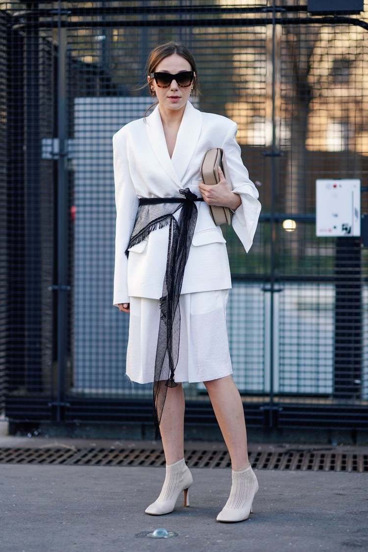 blazer branco combina tendências da moda 2021 roupa superdimensionada
