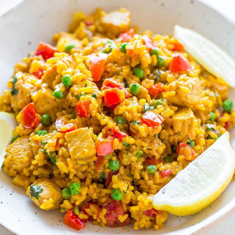 Receitas de jantar rápido de paella com frango e vegetais