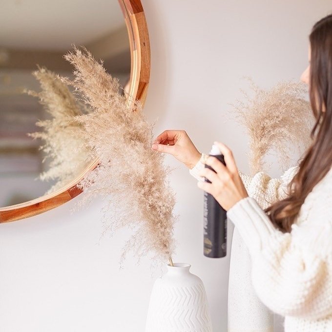 cuidados com a grama dos pampas - conserte a decoração com laca para que não fique fofa