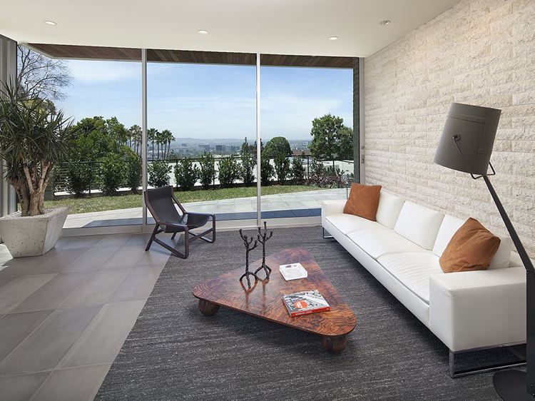 Janelas panorâmicas para realçar - minimalista - portas do pátio - jardim - sala de estar - cinza