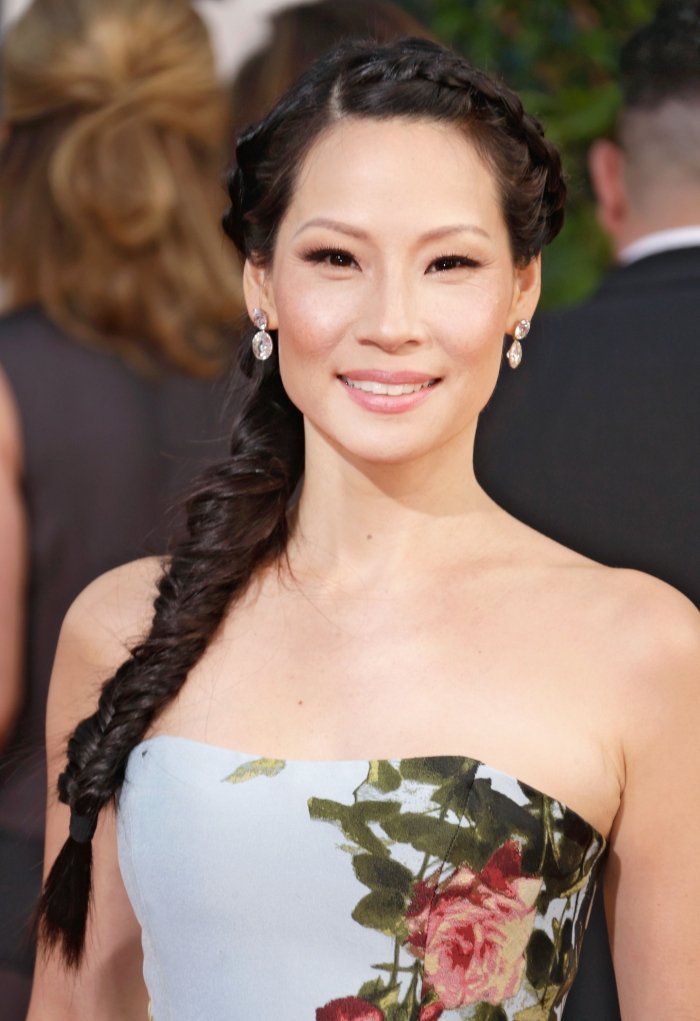 lindo-trançado-penteado-espinha de peixe-trança-deitado-de lado-castanho-cabelo-lucy-liu