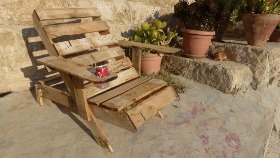 móveis de paletes de transporte cadeira de praia upcycling