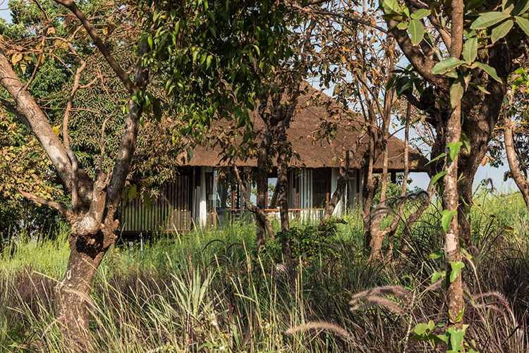 Pavilhão com telhado de colmo - casa-villa de beleza natural