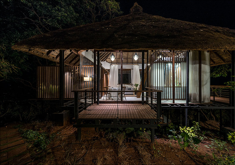 pavilhão-telhado de palha-casa-villa-terraço-ligado à natureza