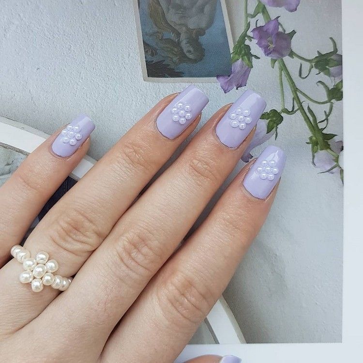 Tendências em unhas Primavera 2021 Desenhos de unhas roxos Tendências em unhas de pérolas