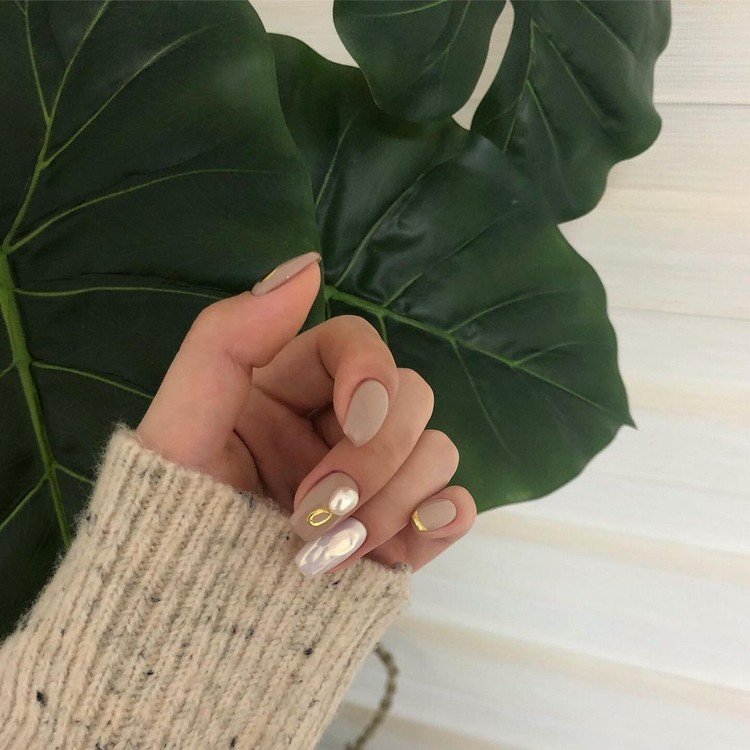idéias de design de unhas mate para unhas curtas tendência Pearl Nails