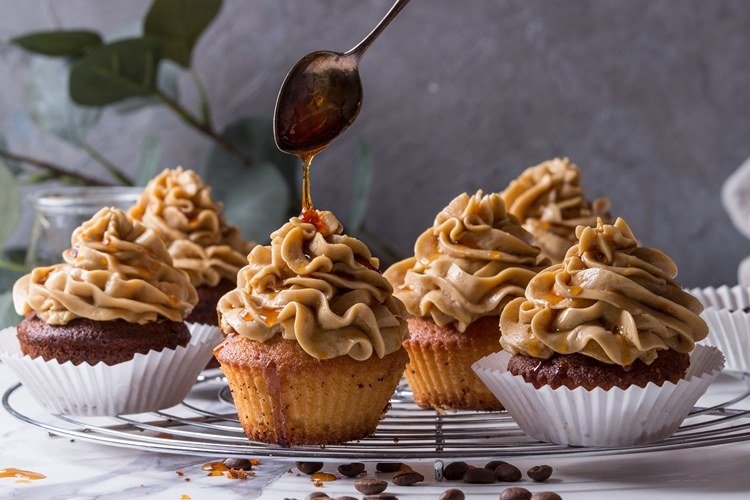 Creme de manteiga de café em cupcakes