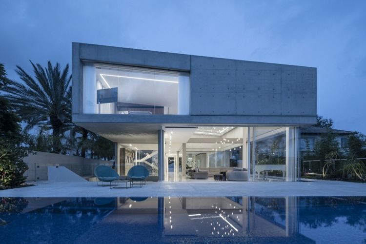 d3 casa izrael piscina frentes de janela de dois andares varanda coberta de concreto exposto