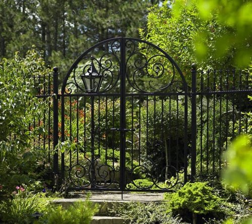 Portão de metal em arco para jardim