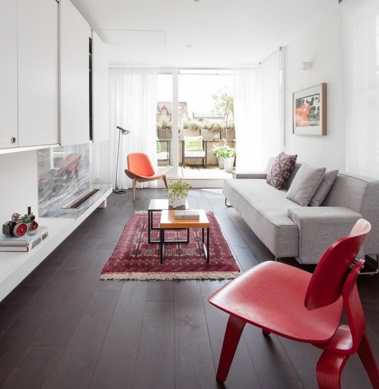 moderna-sala de estar-cinza-branco-vermelho-tapete oriental