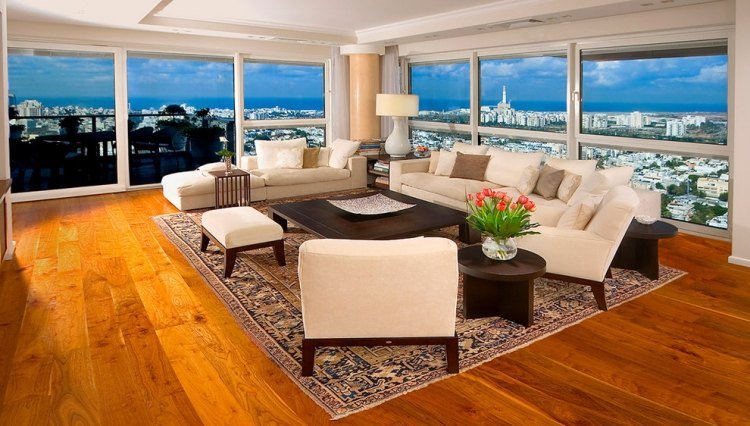 tapete oriental-sala de estar-cor creme-móveis estofados-madeira escura