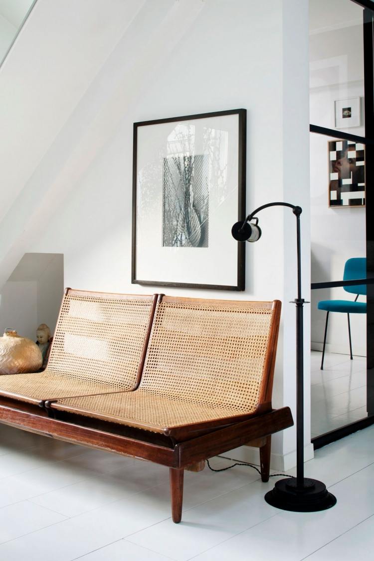 branco-cor-interior-moderno-preto-acentos-detalhes-thonet-madeira