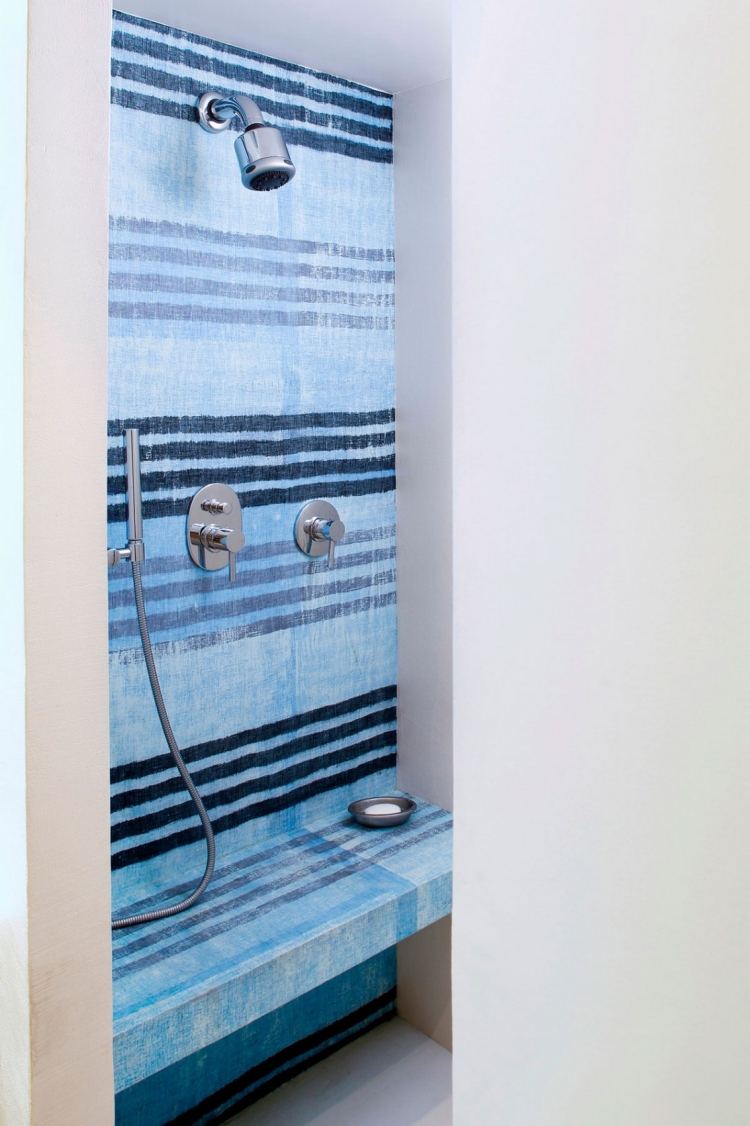 gasolina-cor-interior-moderno-banheiro-vintage-parede-design-chuveiro-branco