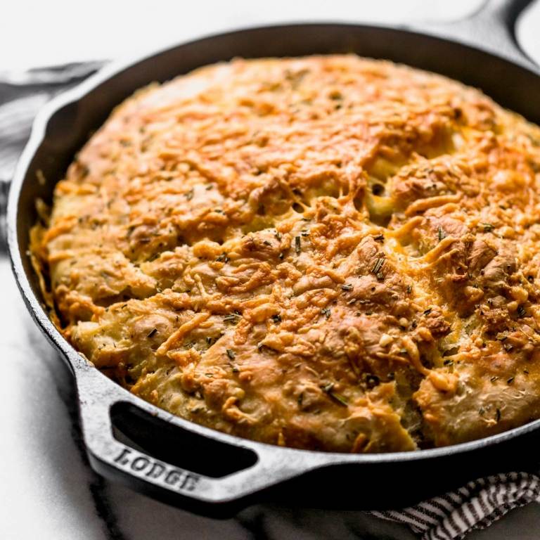 Receita de pão de forma com alecrim, parmesão e fermento para amassar