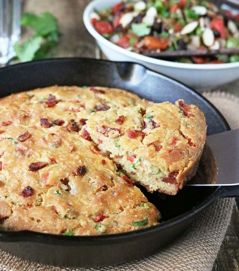 Receita de pão de forma sem glúten com tomate e bacon