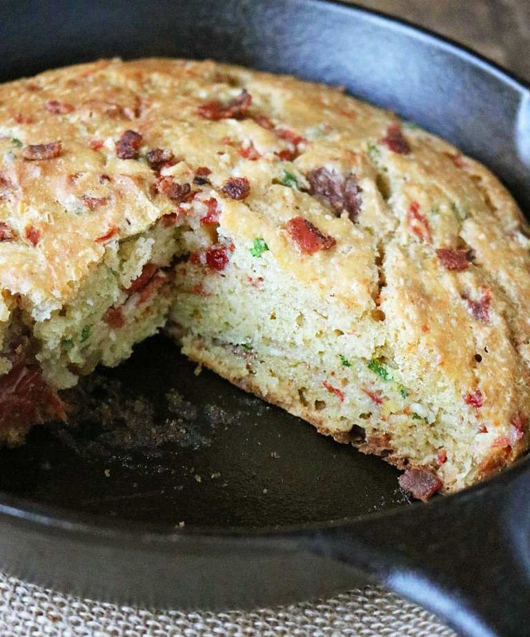 Pão de leitelho com tomate em lata, carne e farinha sem glúten
