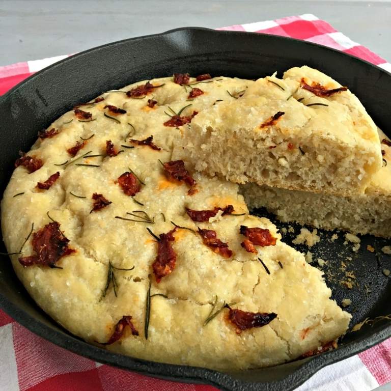 Receita de pão fácil com sal marinho e tomate seco para um sabor mediterrâneo