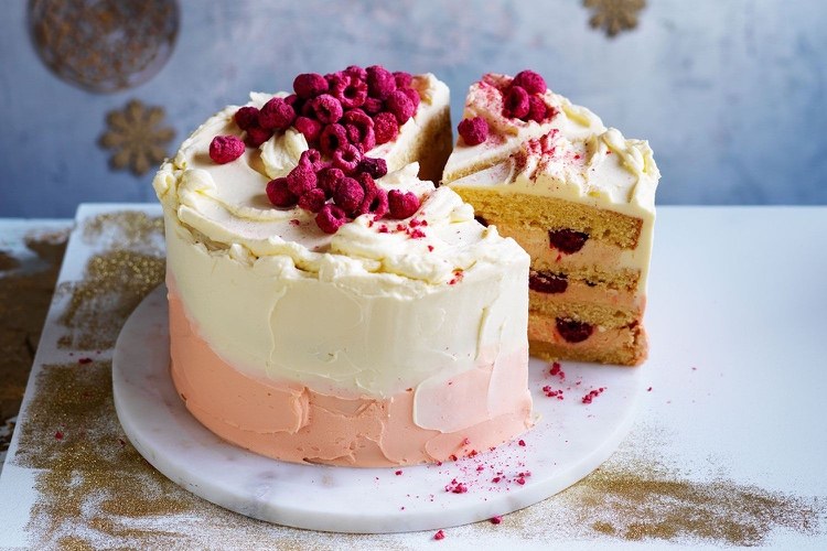 Receitas de bolos e tortas de pêssego para o verão com frutas vermelhas