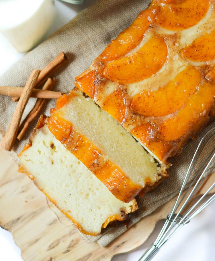 Bolo de pêssego da folha - uma receita rápida para bolos de folha