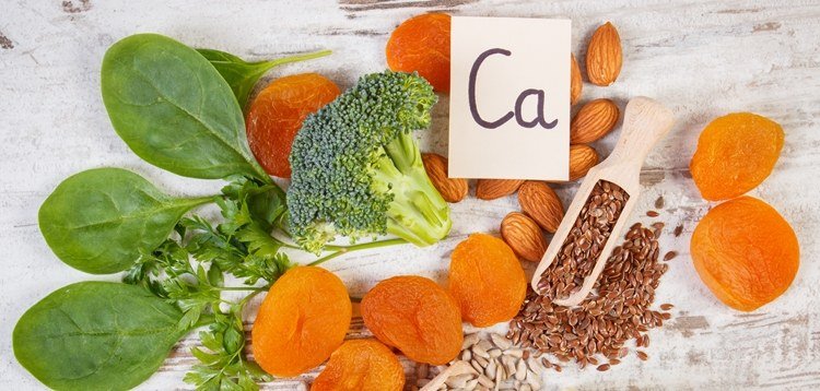 Fontes vegetais de cálcio para veganos Sementes de frutas secas Espinafre Brócolis