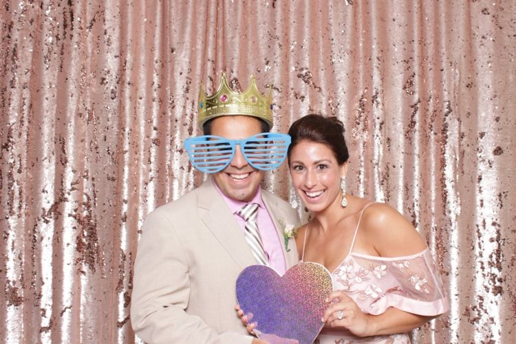 tecido de lantejoulas com fundo de cabine fotográfica para festa de casamento