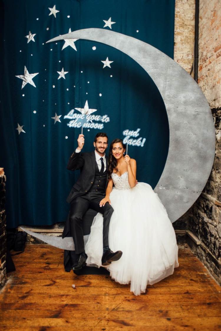 ideia de fundo de lua para acessórios de casamento de canto de fotos