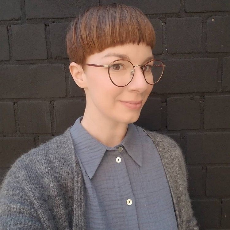 Penteados com óculos estilo cabeça de cogumelo tendência penteado curto com franja