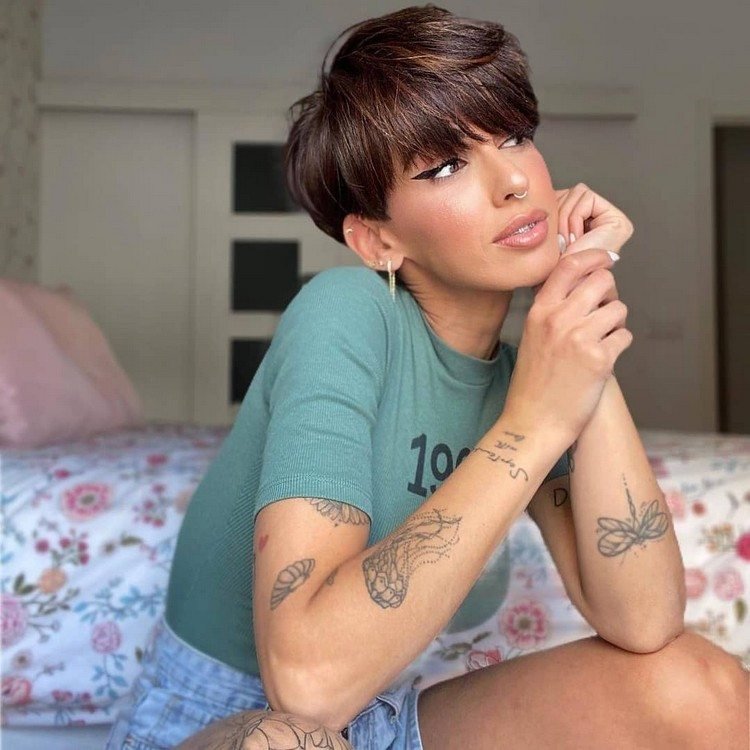 estilo cabelo curto com franja penteado cabeça de cogumelo