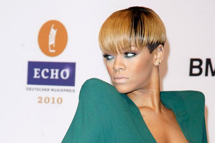 Rihanna Hairstyles Mushroom Head Hairstyle Celebridades com cabelo curto