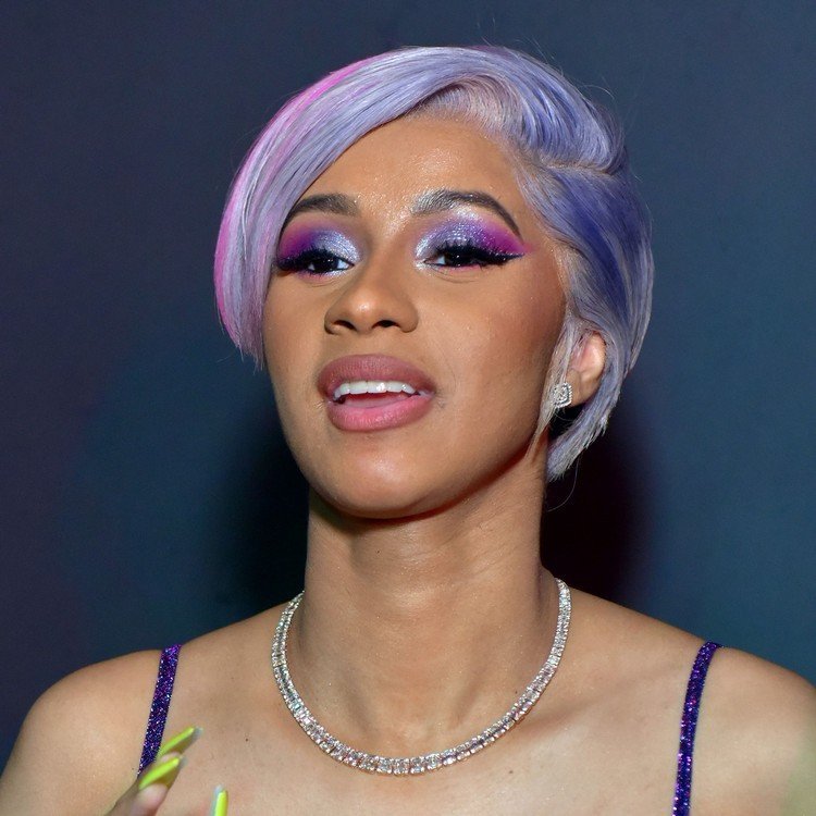 Celebridades com cabelo curto Cardi B Hairstyles Pixie Cut 2021