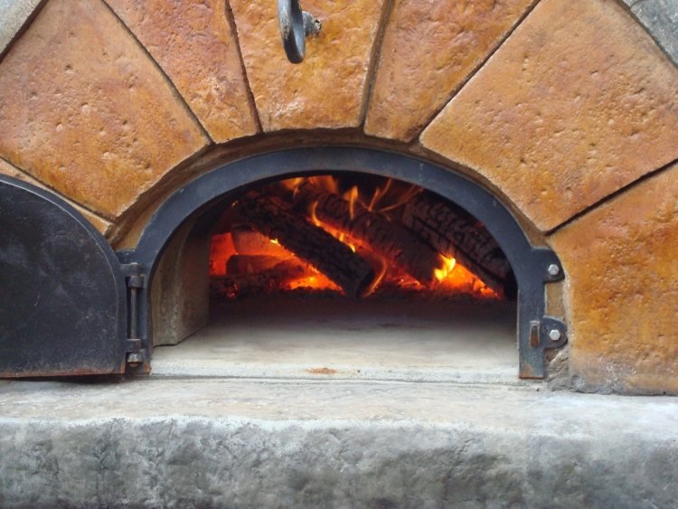 forno de pizza-jardim-construa-você-mesmo-pedra-argila-tijolo-diy-fogo