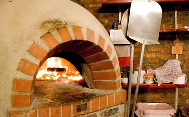 forno de pizza-jardim-construa-você-mesmo-tijolo-fogo-carvão-pá de pizza