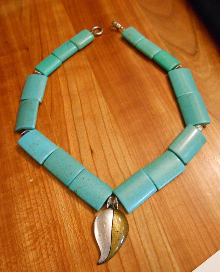 Fantasia de Pocahontas -do-it-yourself-adult-chain-turquoise-diy-idea